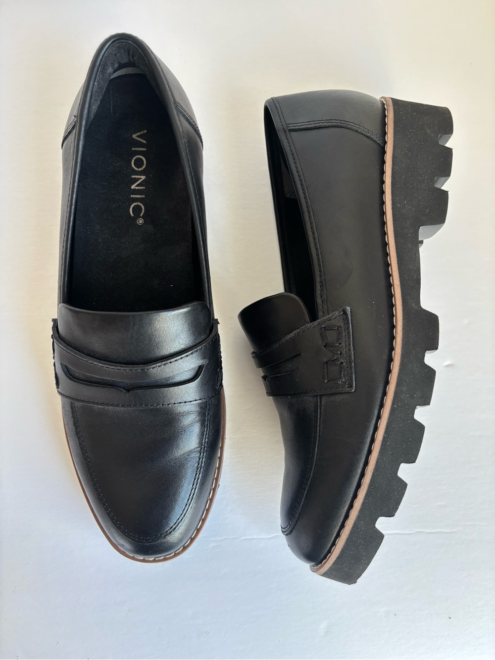 Vionic Cheryl II Penny Loafers Lug Sole Black Leather Women’s 6 Academia
